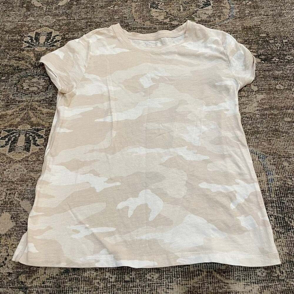 Athleta Womens S Camo Print Tee Beige Tan Short Sleeve Crew Neck T-Shirt Cotton